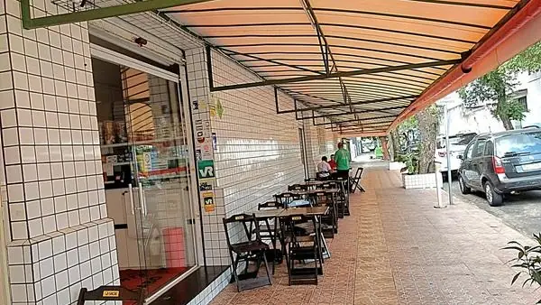 Entrada e mesas externas do Restaurante Nordestino Jeremoabo